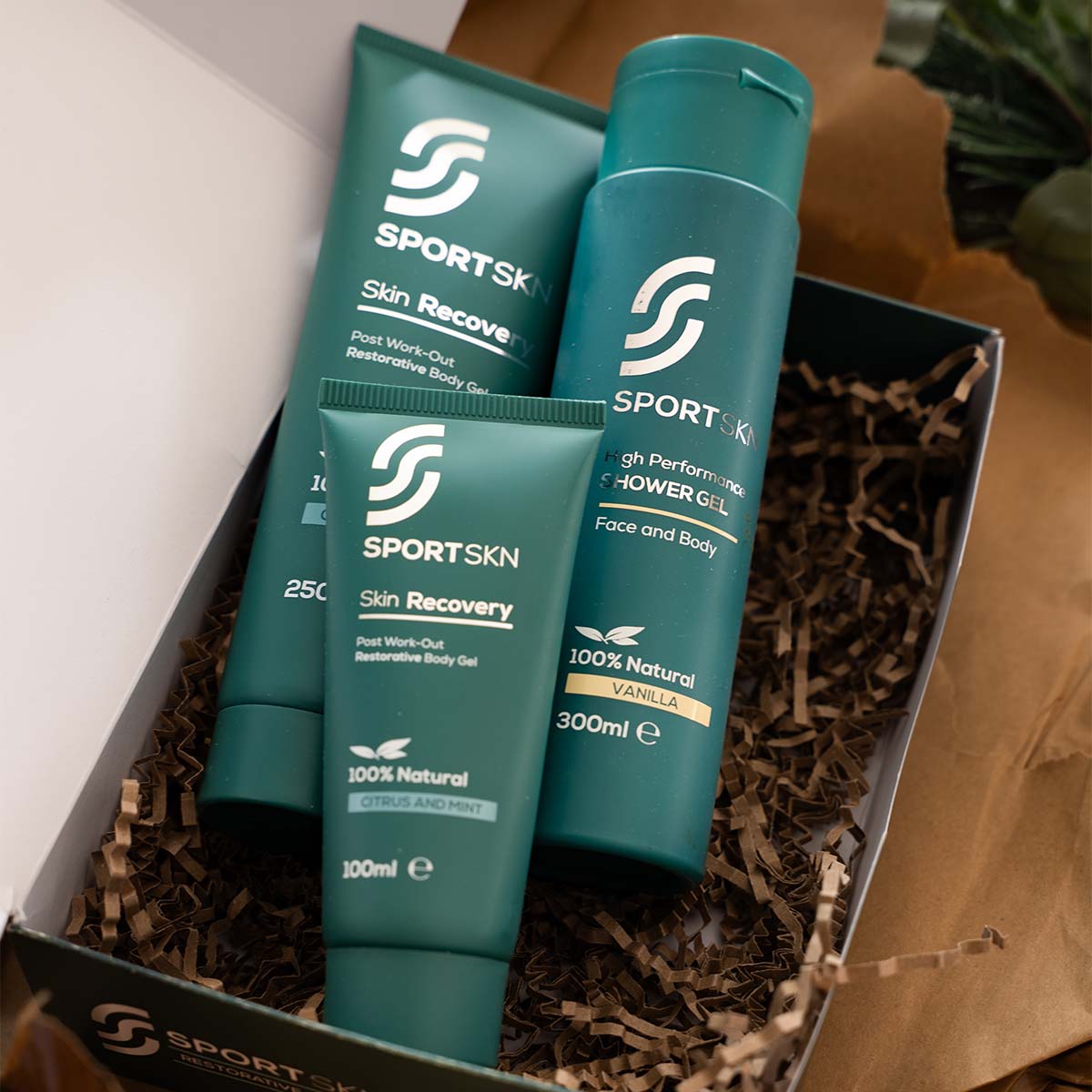 SportSkn post-workout skincare gift set with skin recovery gel and high-performance shower gel, rich in natural ingredients with anti-bacterial and anti-inflammatory properties